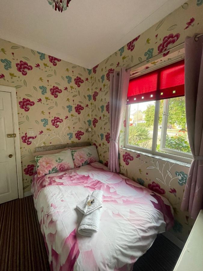 Redwood Lodge Уэстбери Экстерьер фото