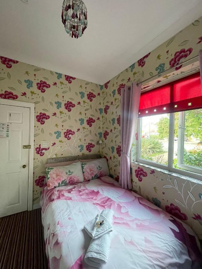 Redwood Lodge Уэстбери Экстерьер фото
