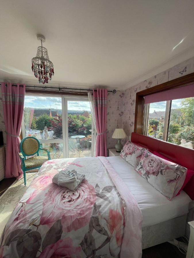 Redwood Lodge Уэстбери Экстерьер фото