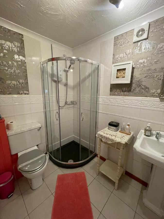 Redwood Lodge Уэстбери Экстерьер фото