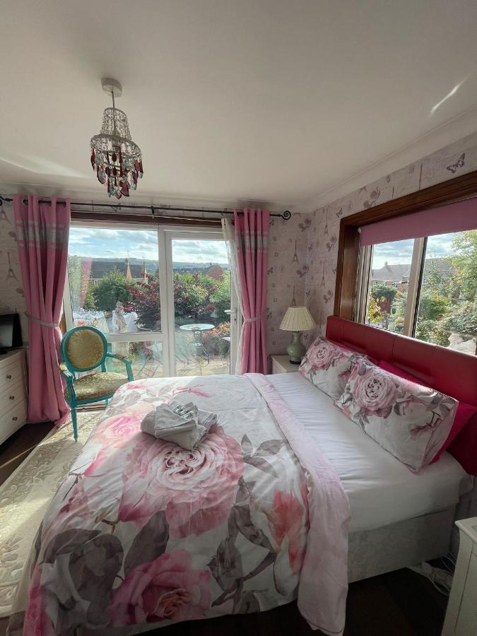 Redwood Lodge Уэстбери Экстерьер фото