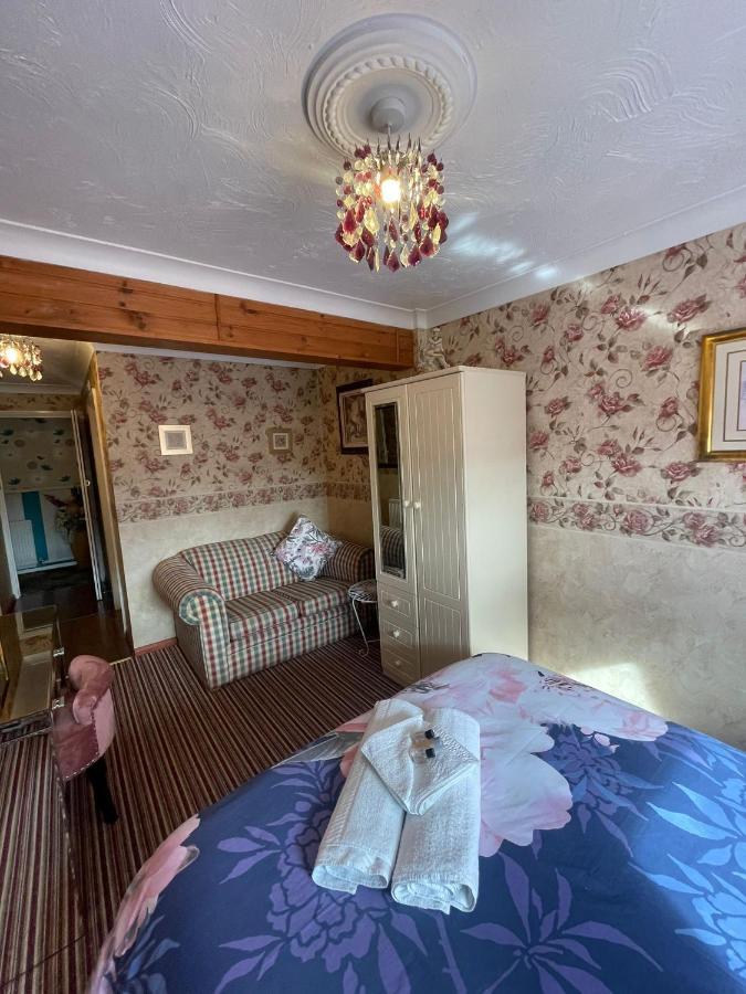Redwood Lodge Уэстбери Экстерьер фото