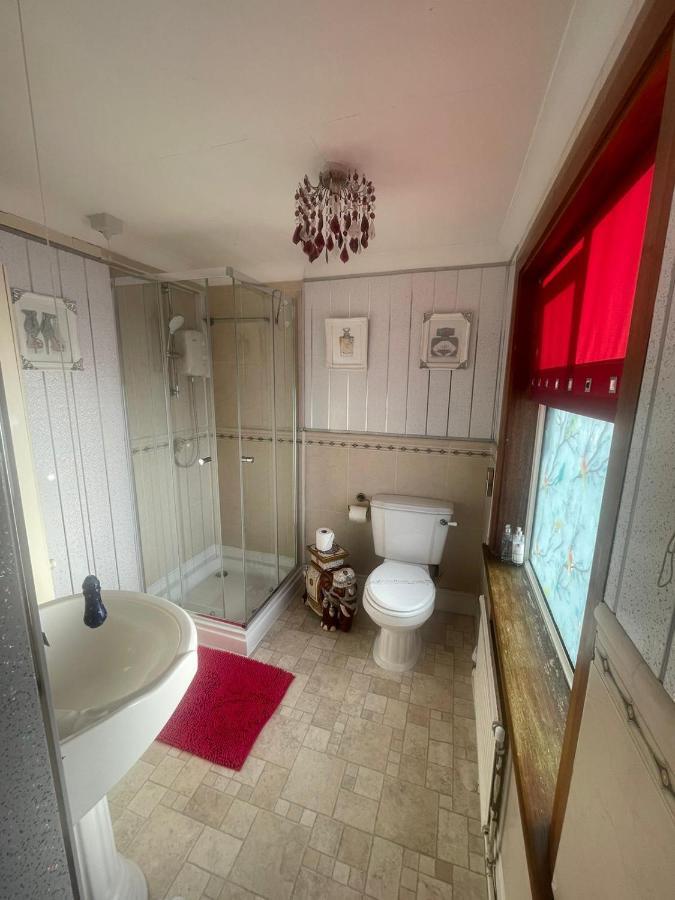 Redwood Lodge Уэстбери Экстерьер фото